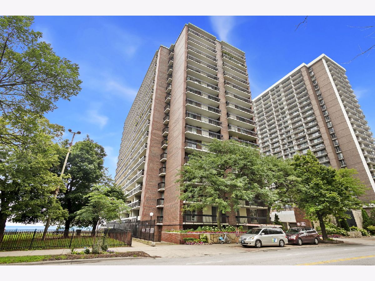  For Sale Chicago Illinois, 5901 Sheridan Road