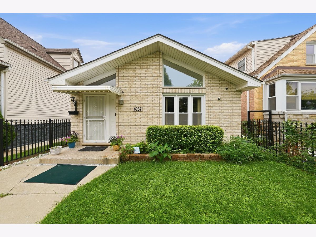  For Sale Chicago Illinois, 6237 Tripp Avenue