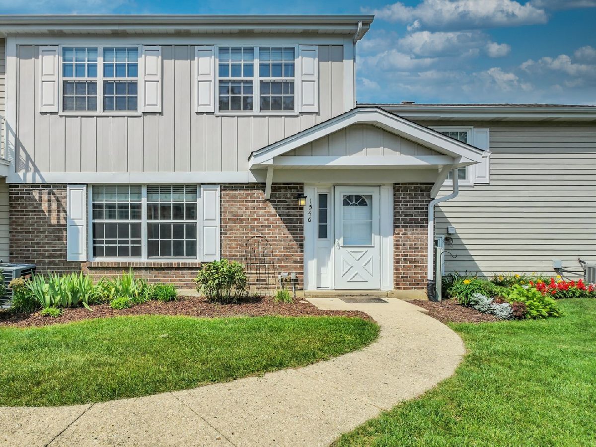Townhomes & Condos For Sale Trees Of Wheaton Wheaton Illinois, 1546 Timber Trail
