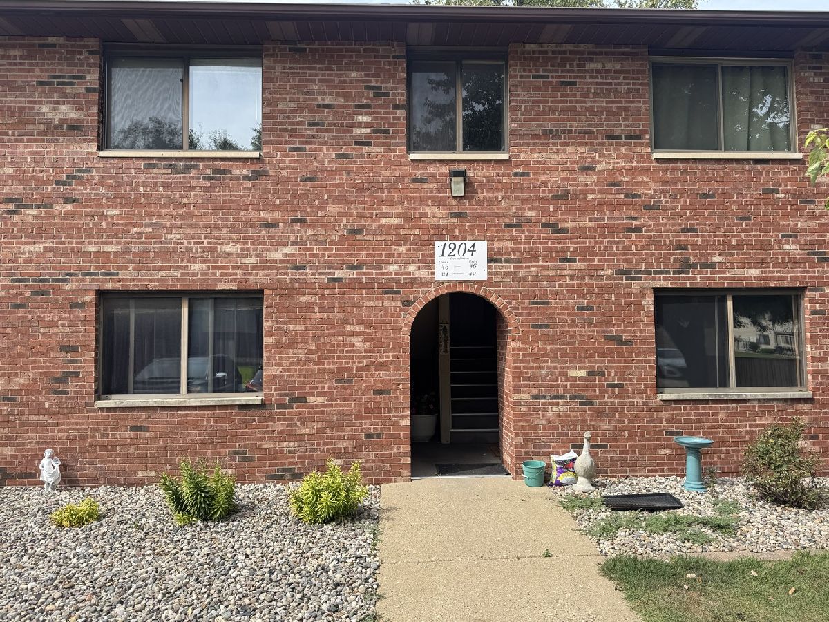 Condominiums For Sale Willow Springs Urbana Illinois, 1204 Dean Drive