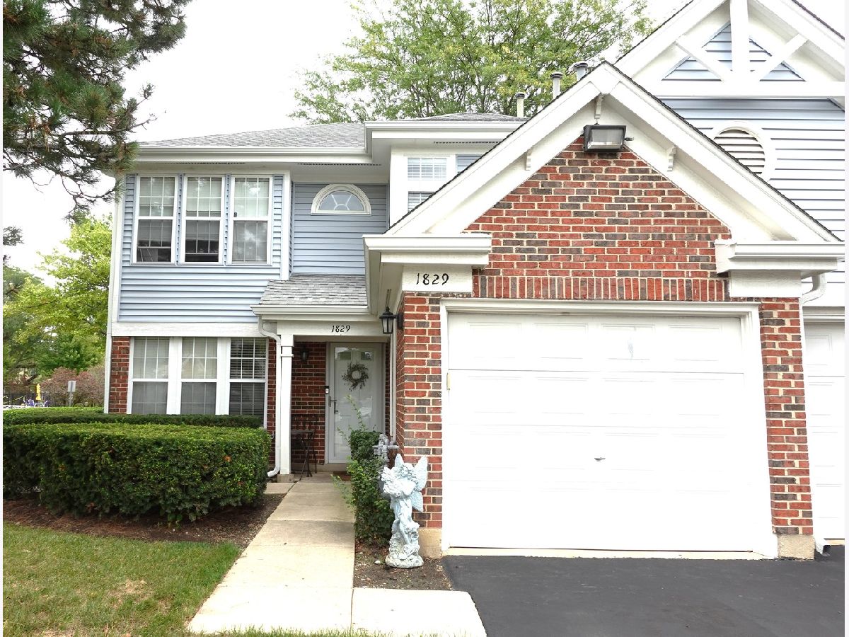 Townhomes & Condos For Rent Wildberry Streamwood Illinois, 1829 Quaker Hollow