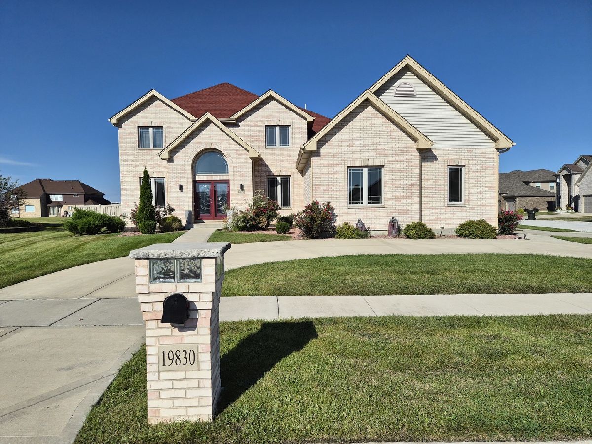  For Sale Lynwood Illinois, 19830 Oakwood Court