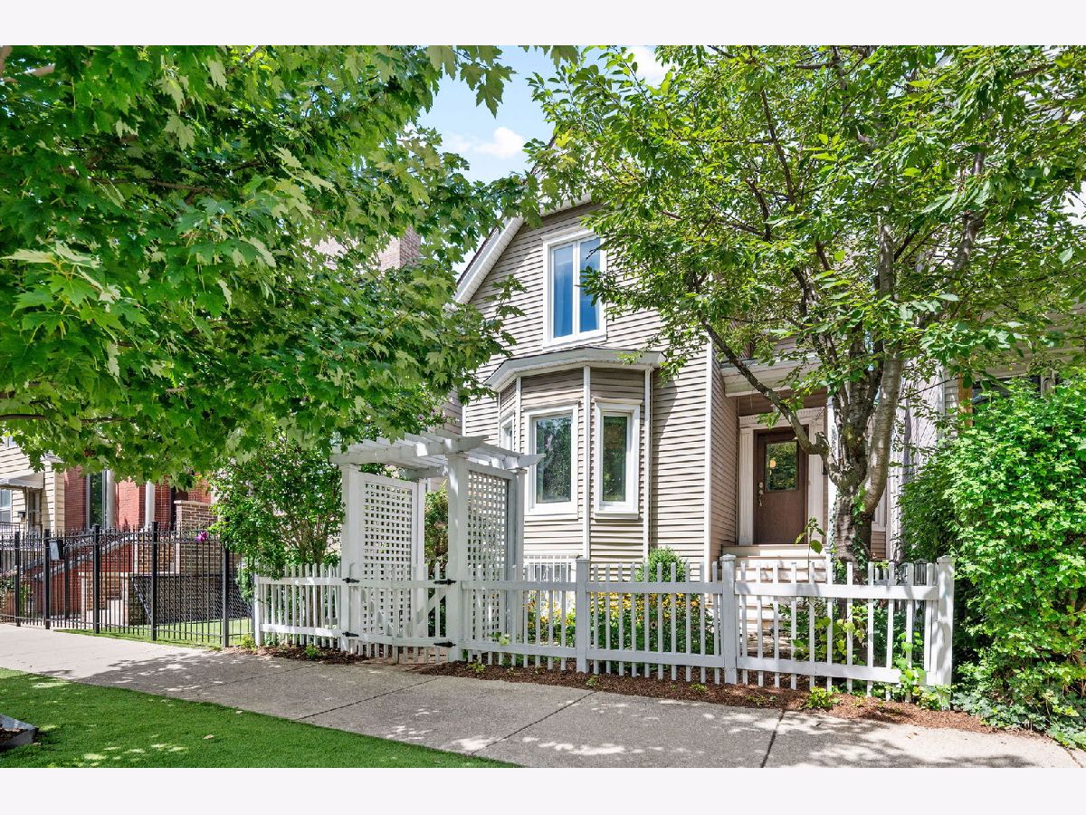 For Sale Chicago Illinois, 2520 Medill Avenue