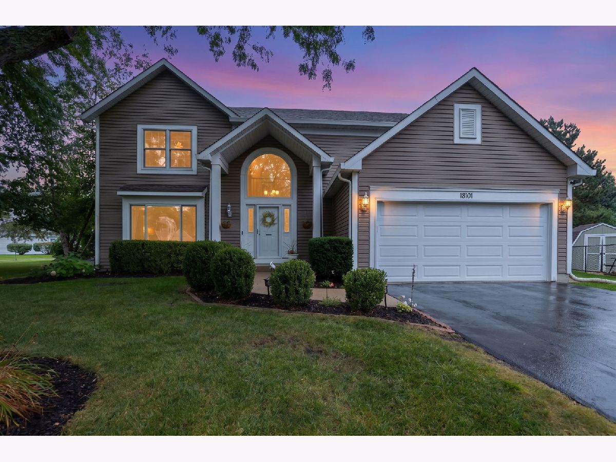 Townhomes & Homes For Sale Bridlewood Gurnee Illinois, 18101 Hampshire Drive