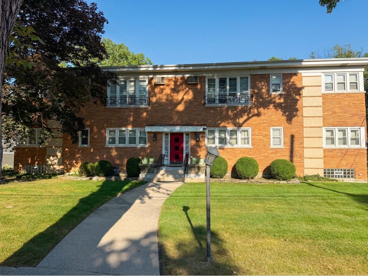  Rented Brookfield Illinois, 3611 Forest