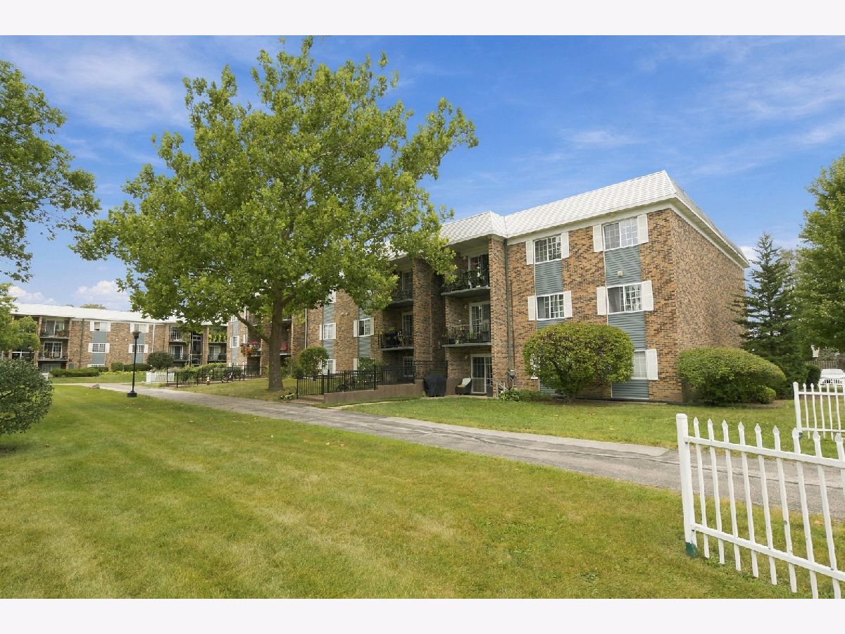  For Rent Arlington Heights Illinois, 1627 Windsor