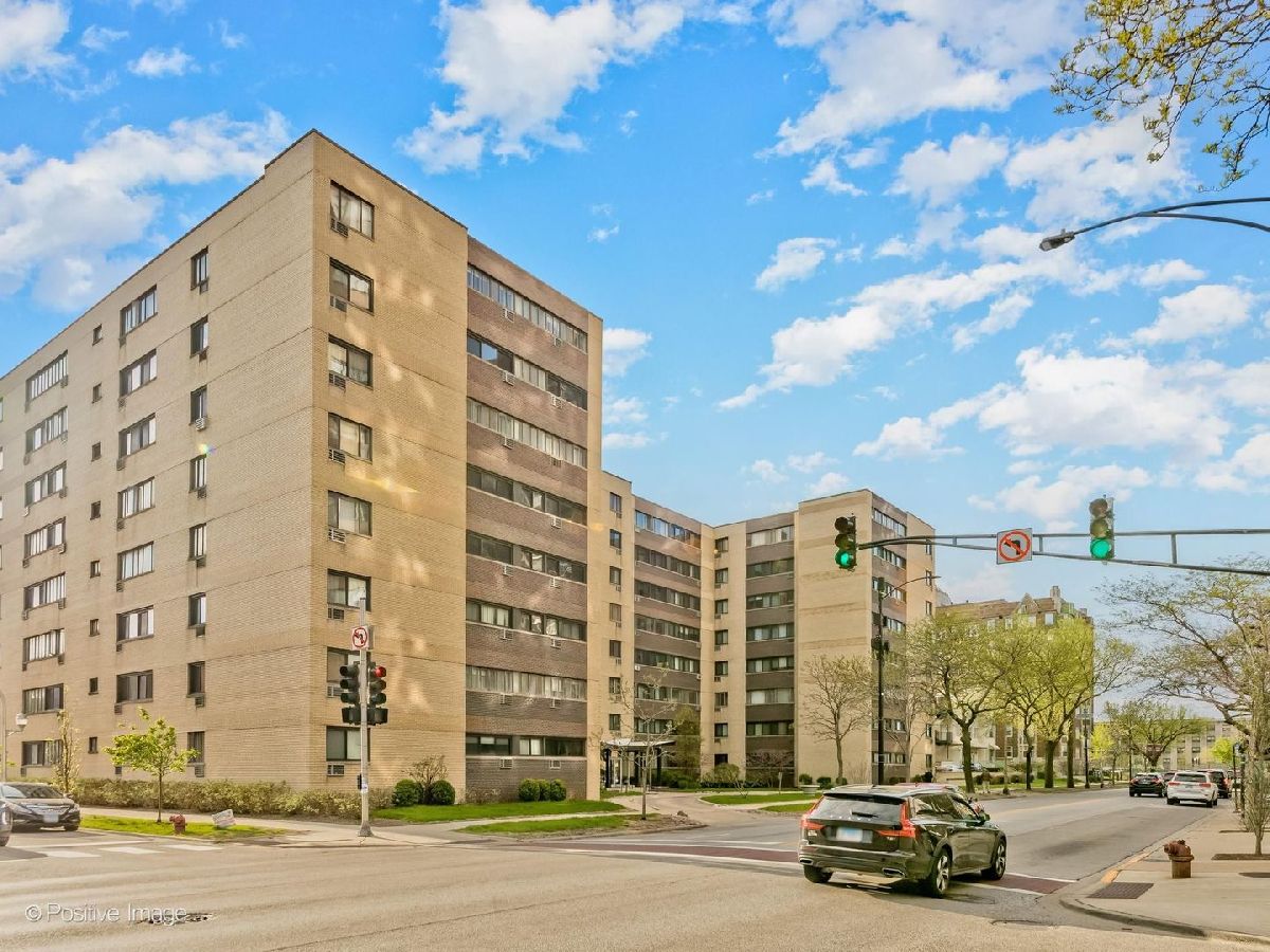  For Sale Chicago Illinois, 6300 Sheridan Road