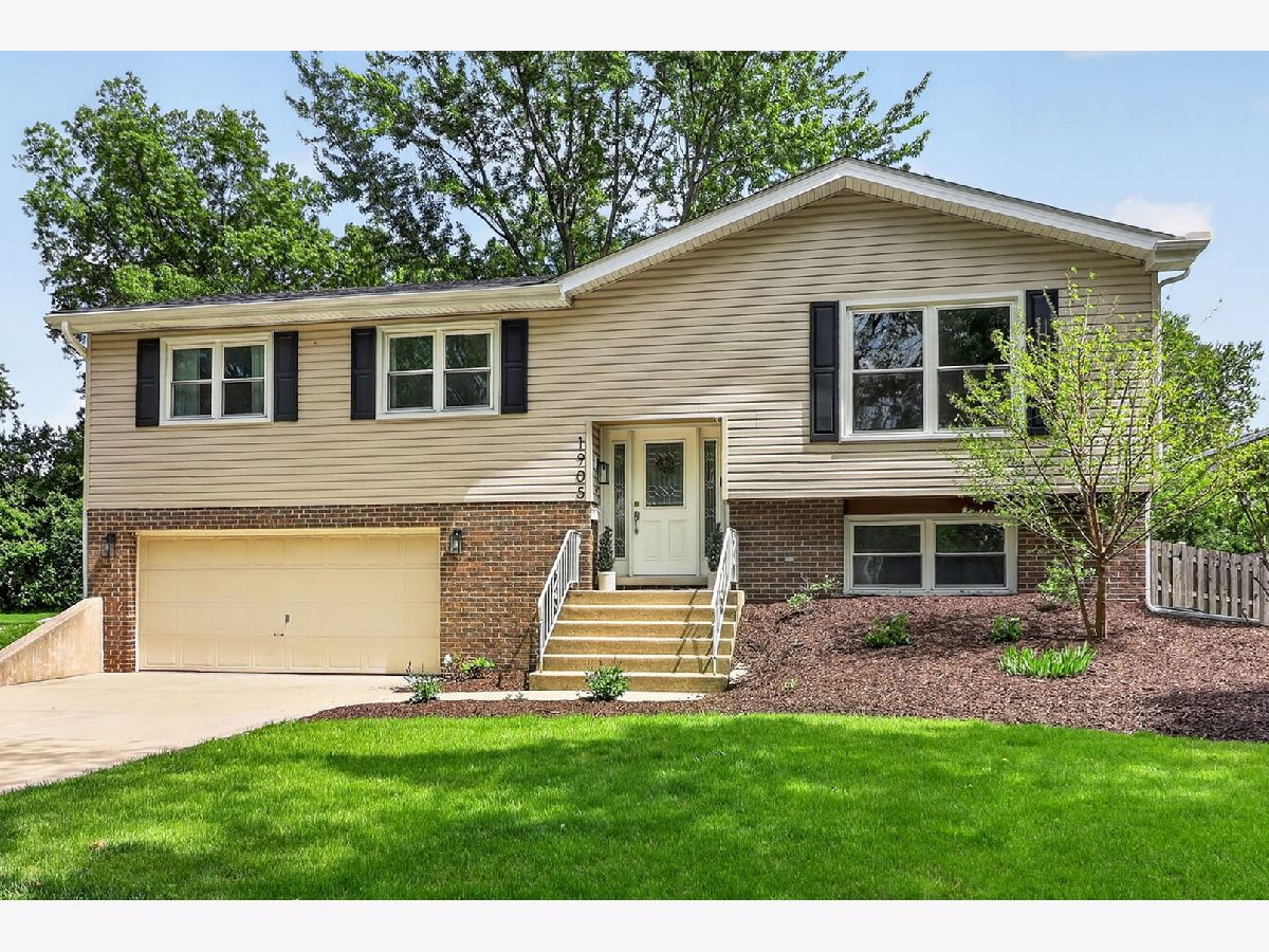  For Sale Wheaton Illinois, 1905 Cheshire Lane