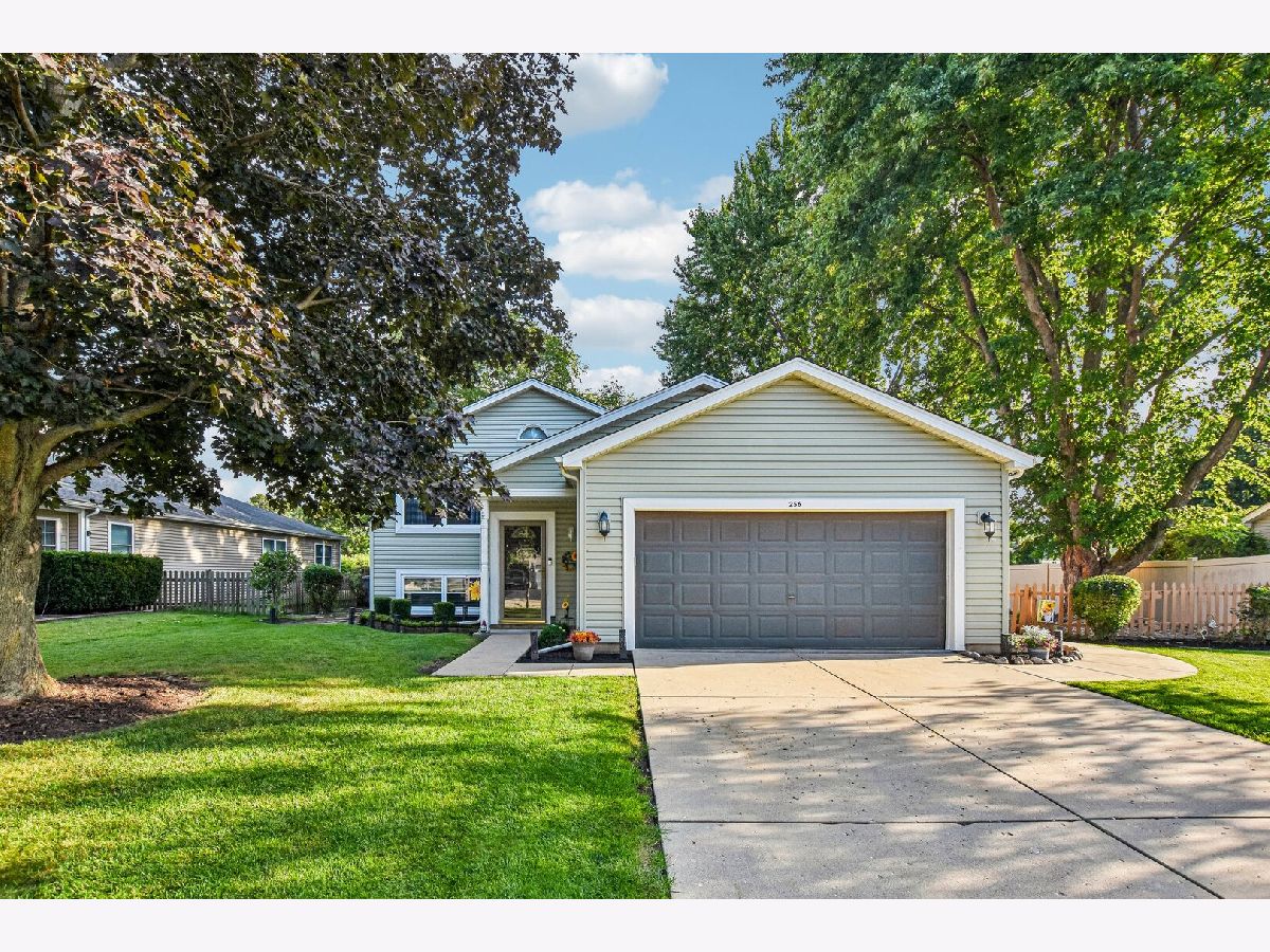 For Sale Sugar Grove Illinois, 256 Meadows Drive
