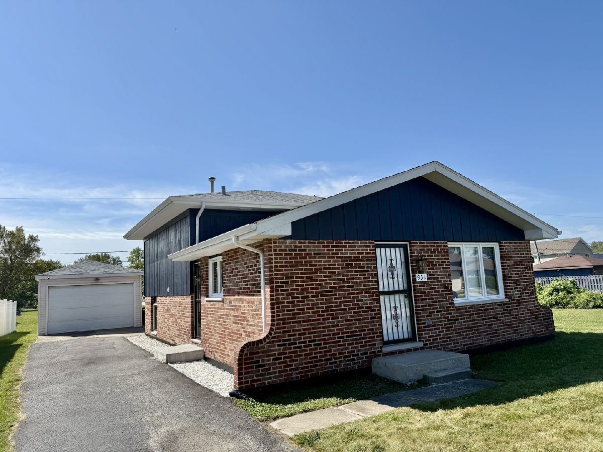  For Sale Phoenix Illinois, 931 Miller Place