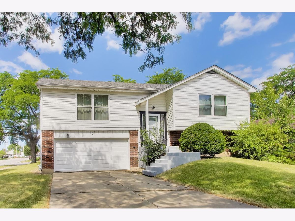  For Sale Streamwood Illinois, 2 Oakmont Court