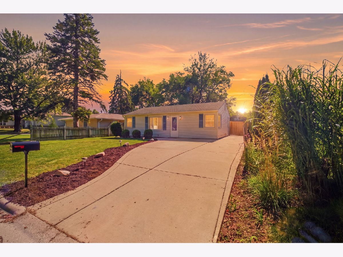  For Sale Crest Hill Illinois, 2353 Greengold Street