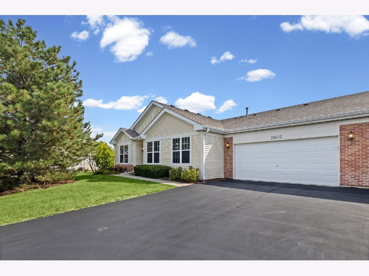  For Sale Crest Hill Illinois, 21452 Papoose Lake Drive