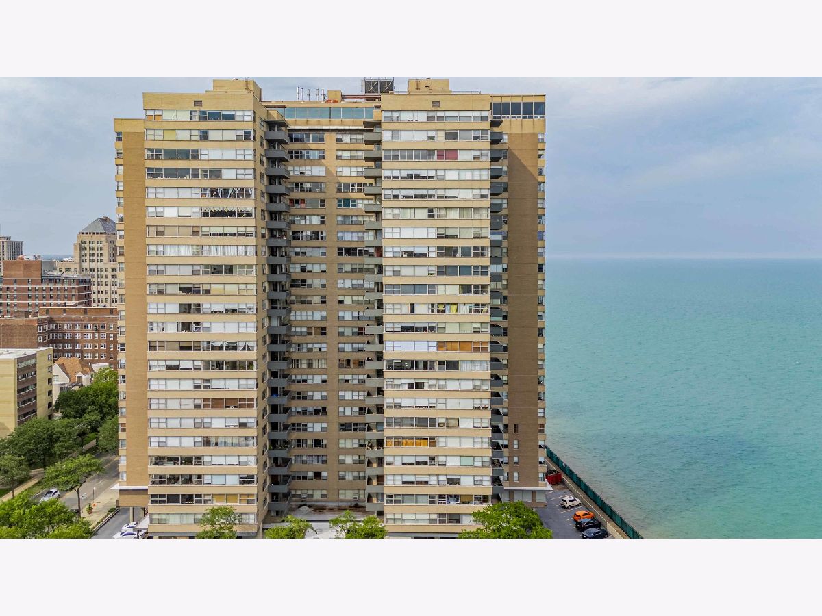  For Sale Chicago Illinois, 6301 Sheridan Road