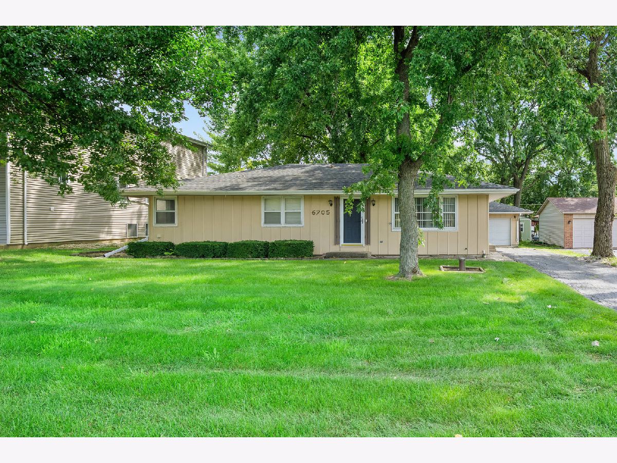  For Sale Darien Illinois, 6705 Clarendon Hills Road