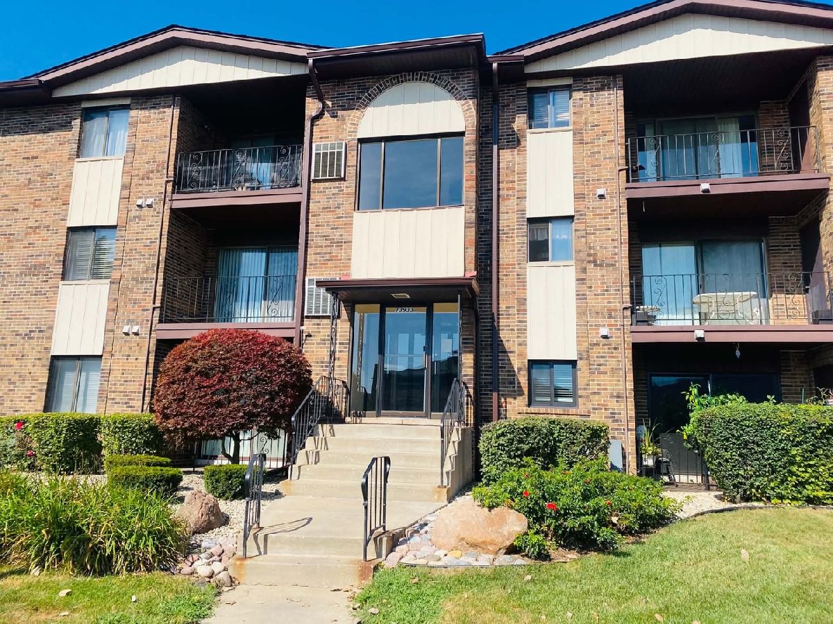  For Sale Crestwood Illinois, 13933 Laramie Avenue
