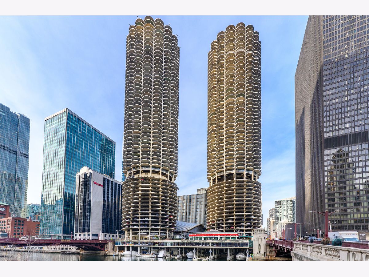  For Sale Chicago Illinois, 300 State Street