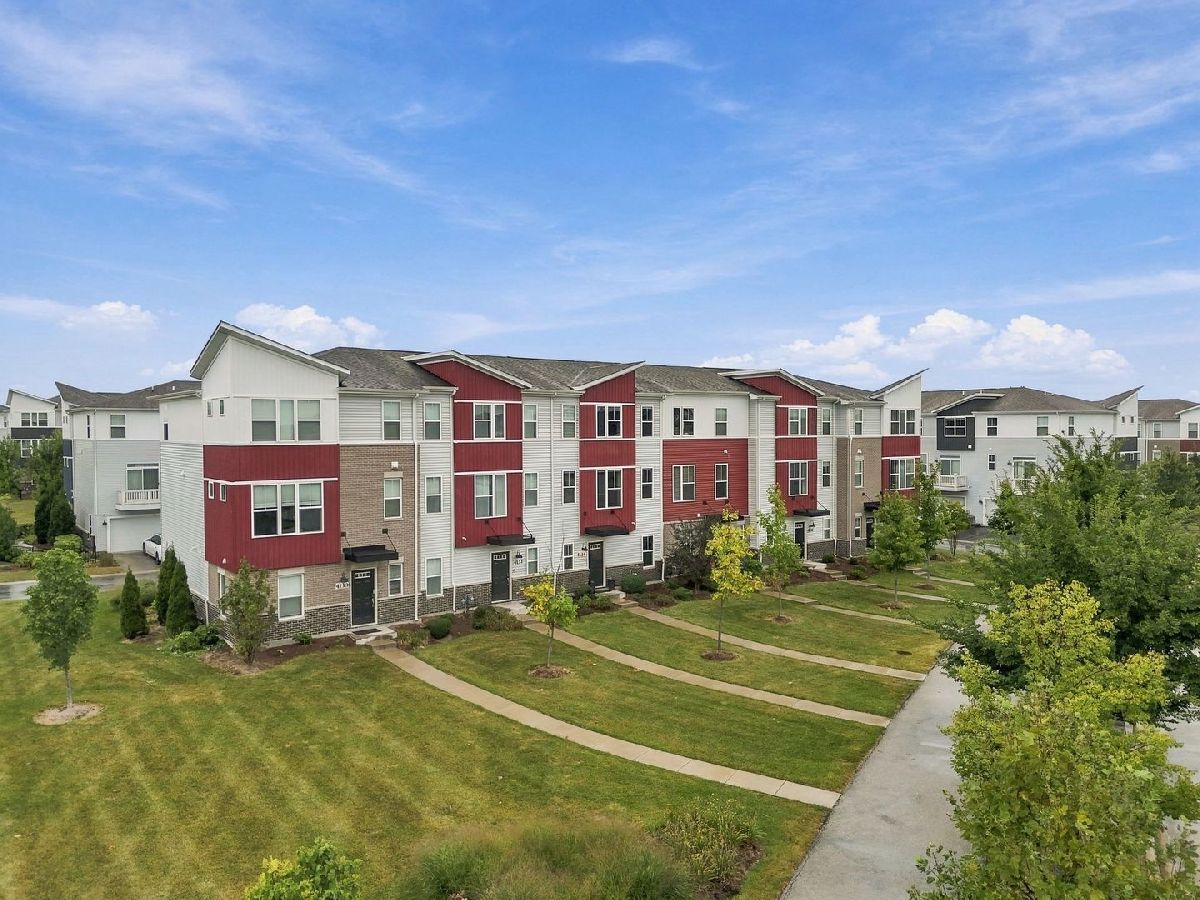 Condos & Townhomes For Rent Gramercy Square Aurora Illinois, 4134 Irving