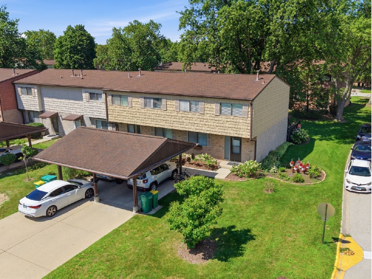  For Sale Wheeling Illinois, 490 Tahoe Circle Drive