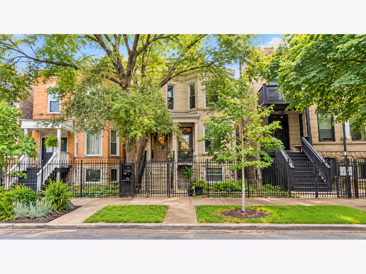  Rented Chicago Illinois, 2833 Albany