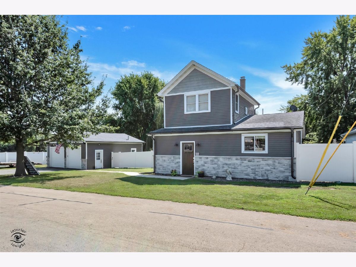  For Sale Sheridan Illinois, 225 Church Street