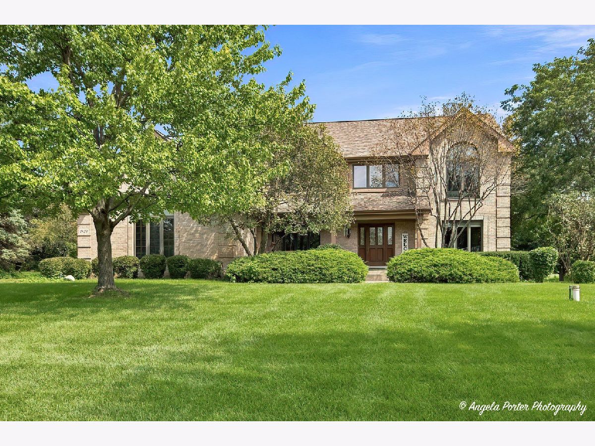 Homes For Sale Chapel Hill Estates Johnsburg Illinois, 1823 Charnbrook Drive