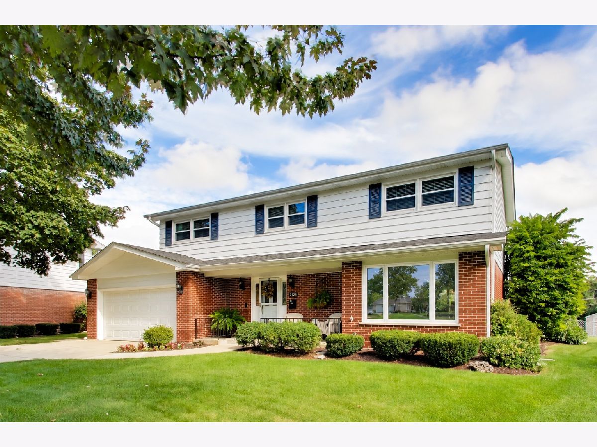  For Sale Arlington Heights Illinois, 2424 Miner Street