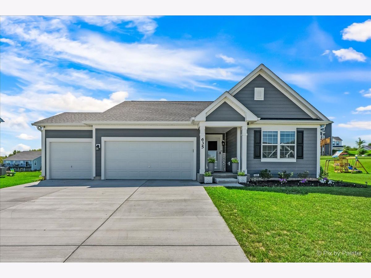  For Sale Marengo Illinois, 635 Cloverleaf Drive
