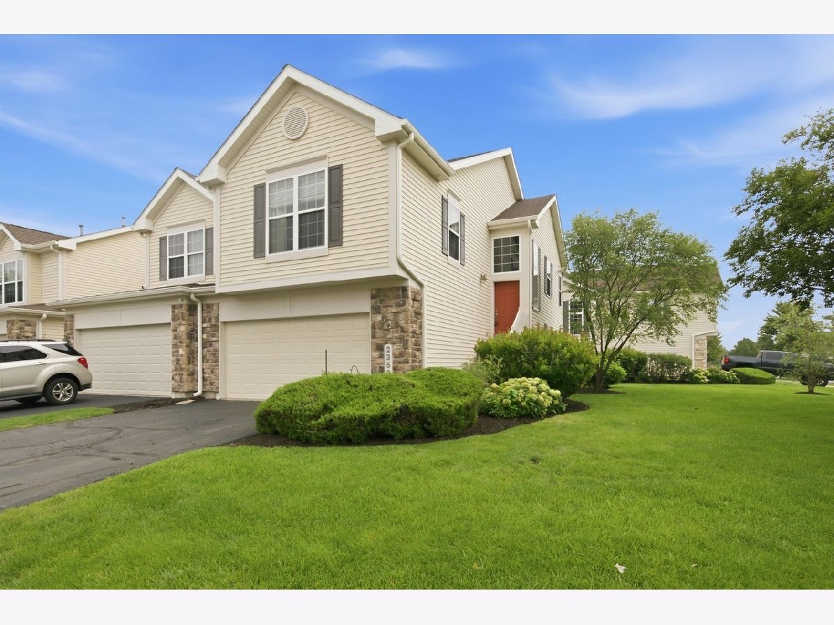 Townhomes & Homes Rented Georgetown Commons Aurora Illinois, 2353 Georgetown