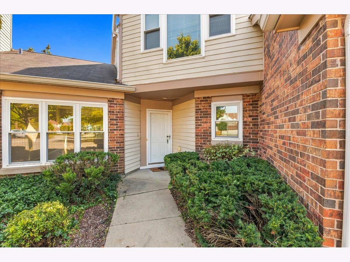  For Sale Buffalo Grove Illinois, 23 Willow Parkway