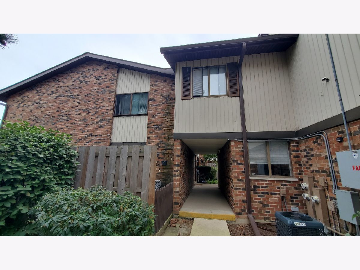 Townhomes & Condos For Sale Village Square Downers Grove Illinois, 7342 Winthrop Way