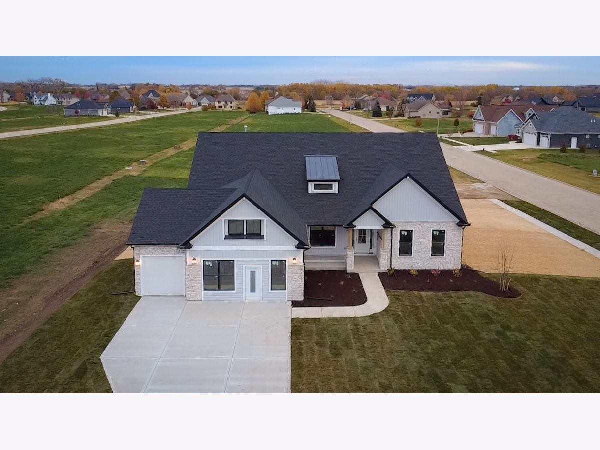 Homes For Sale Krpans Parkside Estates Sycamore Illinois, 656 Zagreb Avenue