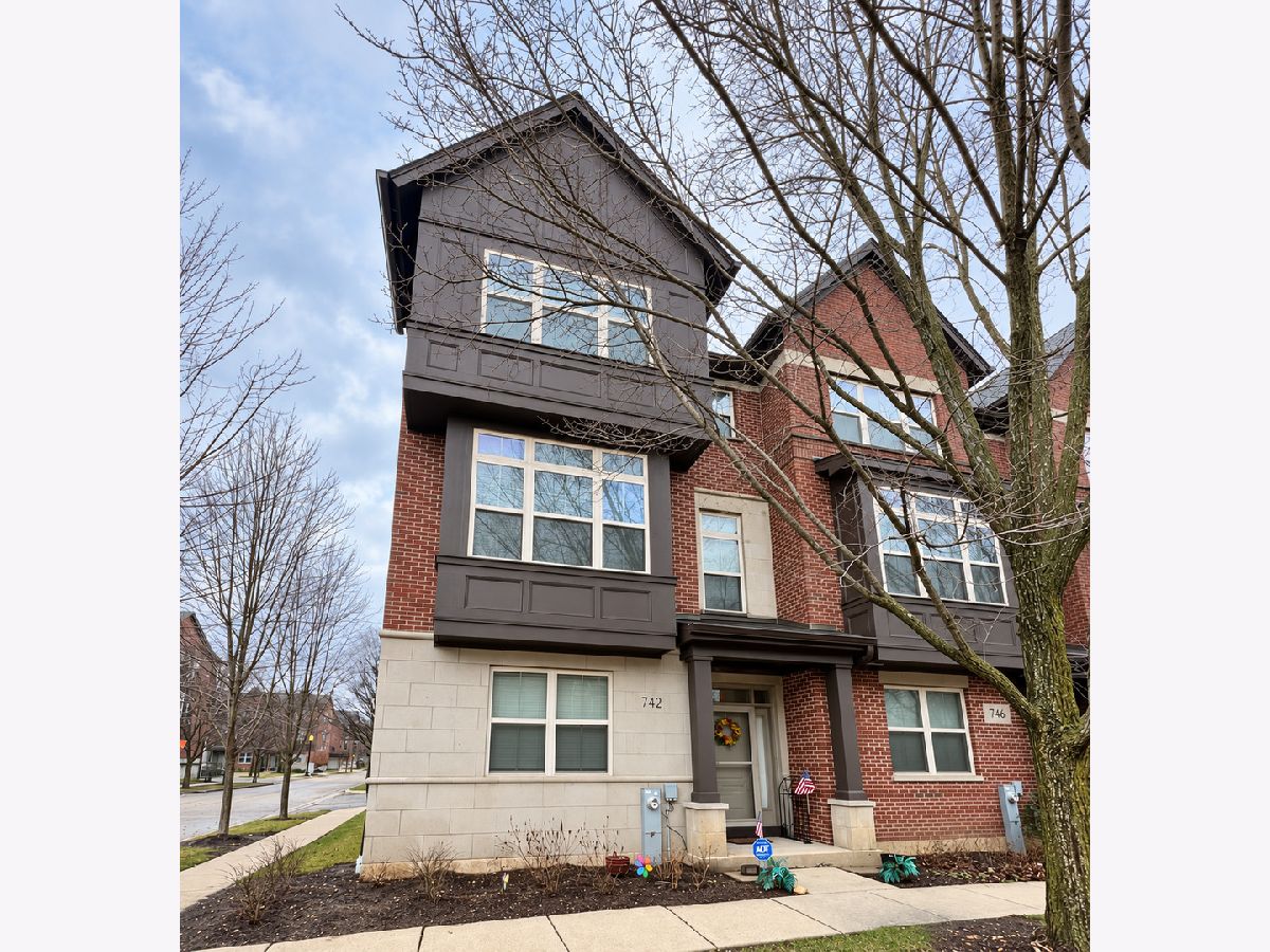 Townhomes For Rent Aspen Pointe Vernon Hills Illinois, 742 Summit