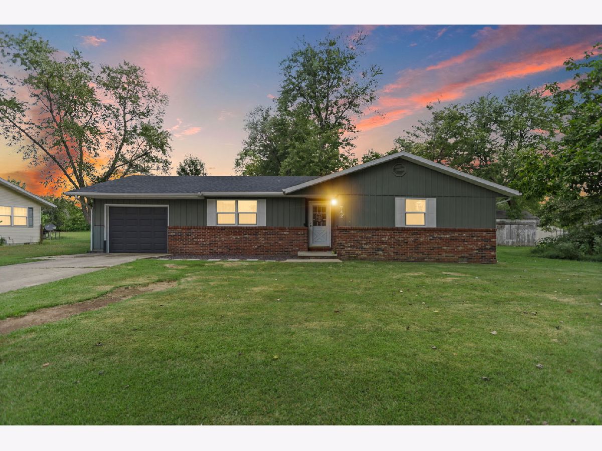  For Sale Salem Illinois, 742 Reel Avenue