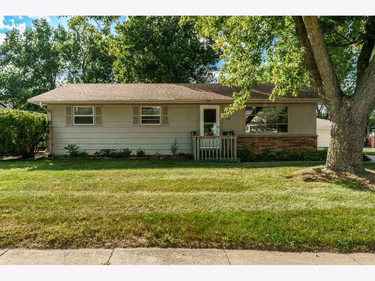  For Sale Rockford Illinois, 1107 Esmond Drive
