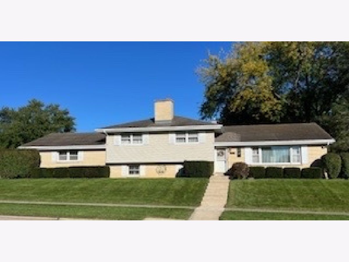 Homes & Condos & Townhomes For Sale Sequoit Terrace Antioch Illinois, 719 Hillside Avenue
