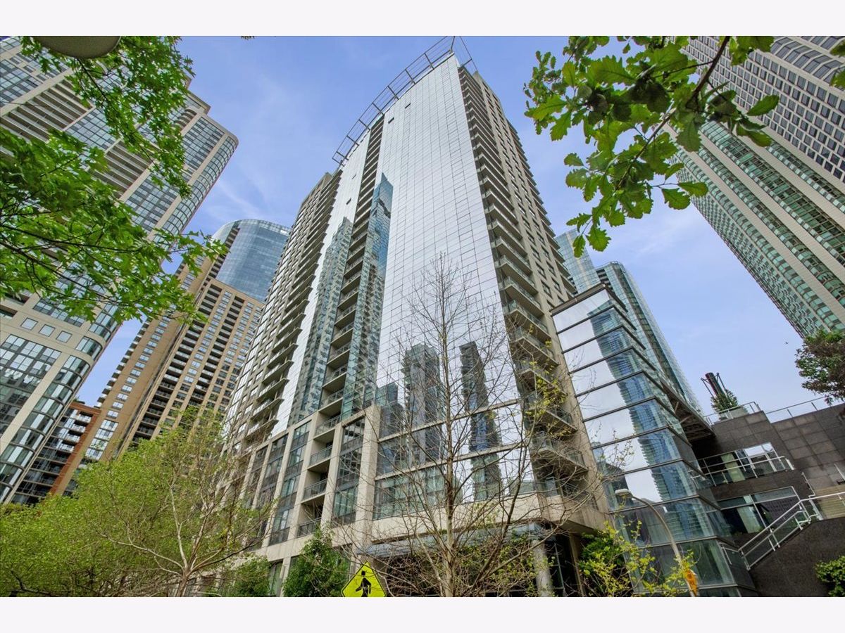  For Sale Chicago Illinois, 201 Westshore Drive