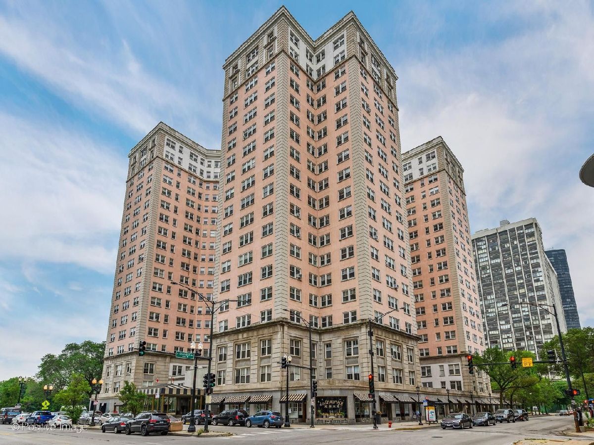 Condos & Townhomes For Sale Edgewater Beach Apts. Chicago Illinois, 5555 Sheridan Road