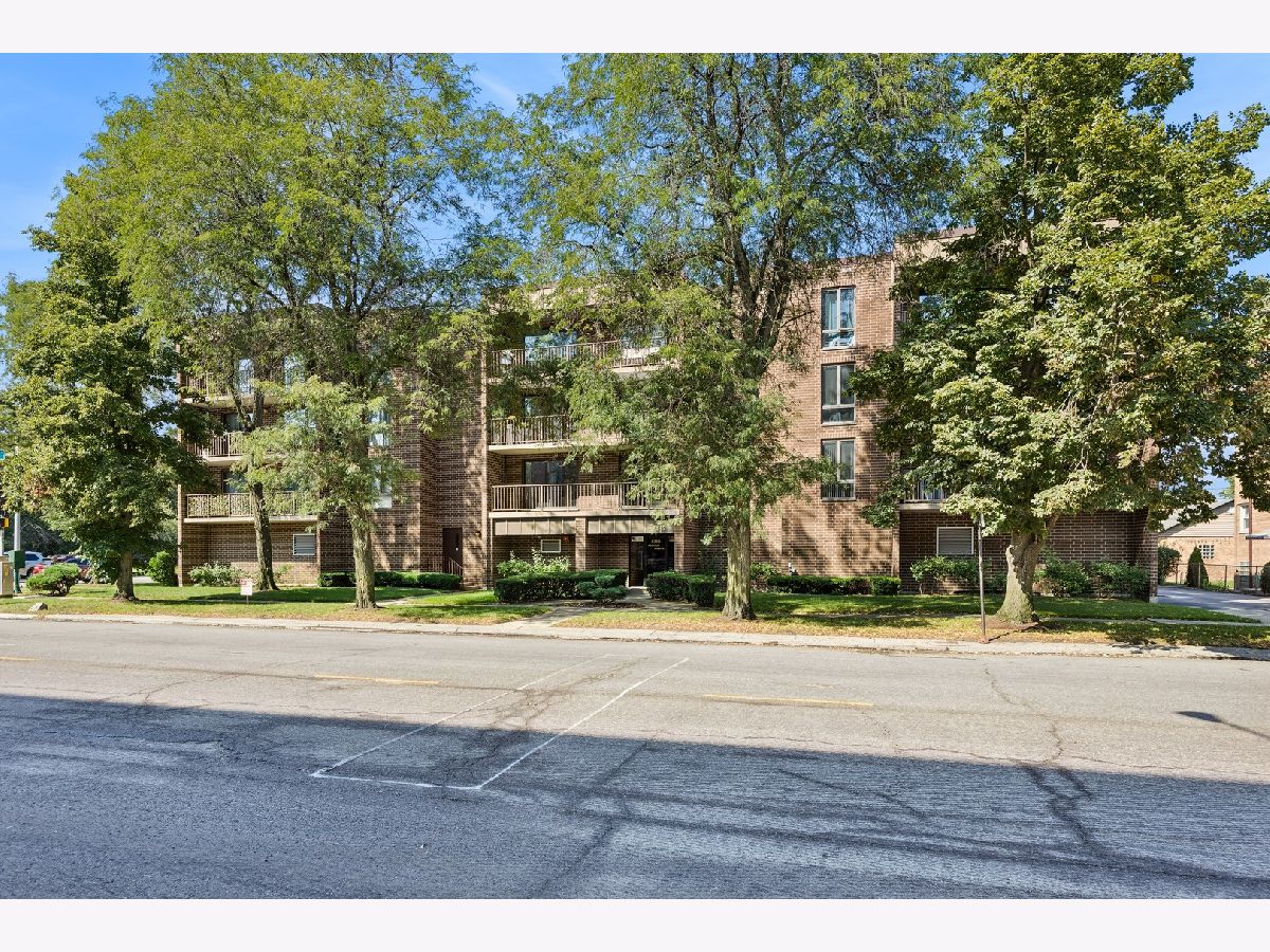  For Sale Chicago Illinois, 8350 Addison Street
