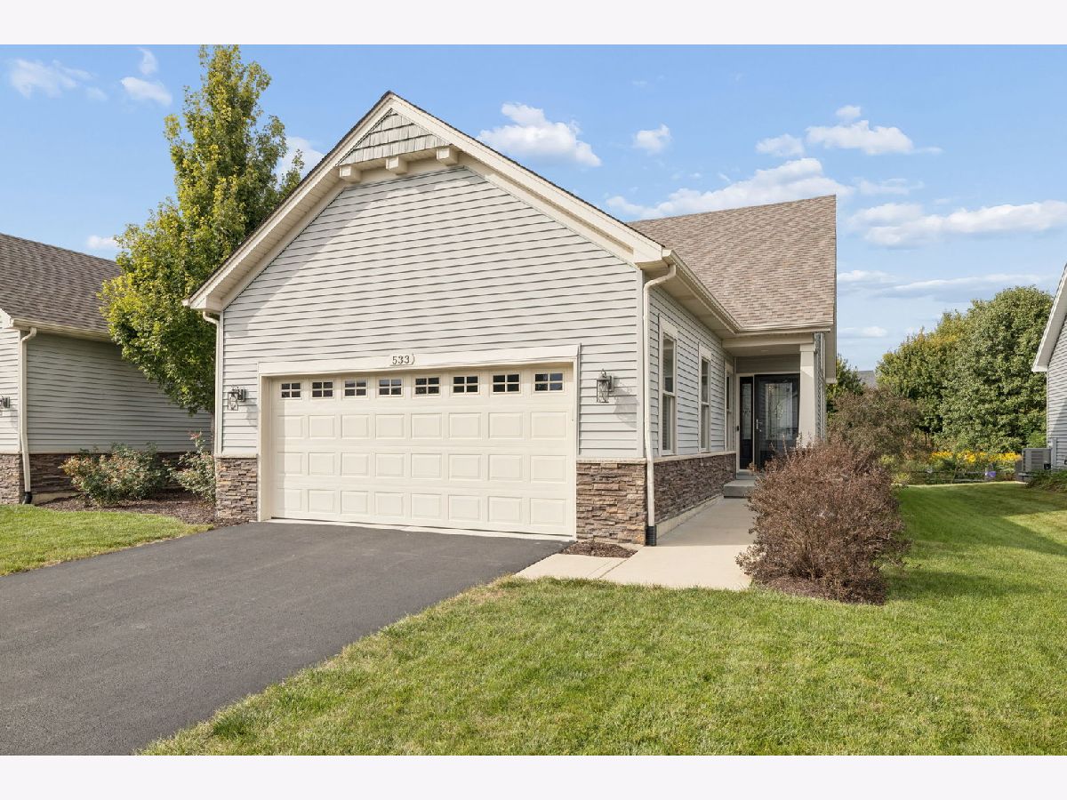 Condos & Townhomes For Sale Deerpath Creek Villa's Oswego Illinois, 533 Sudbury Circle