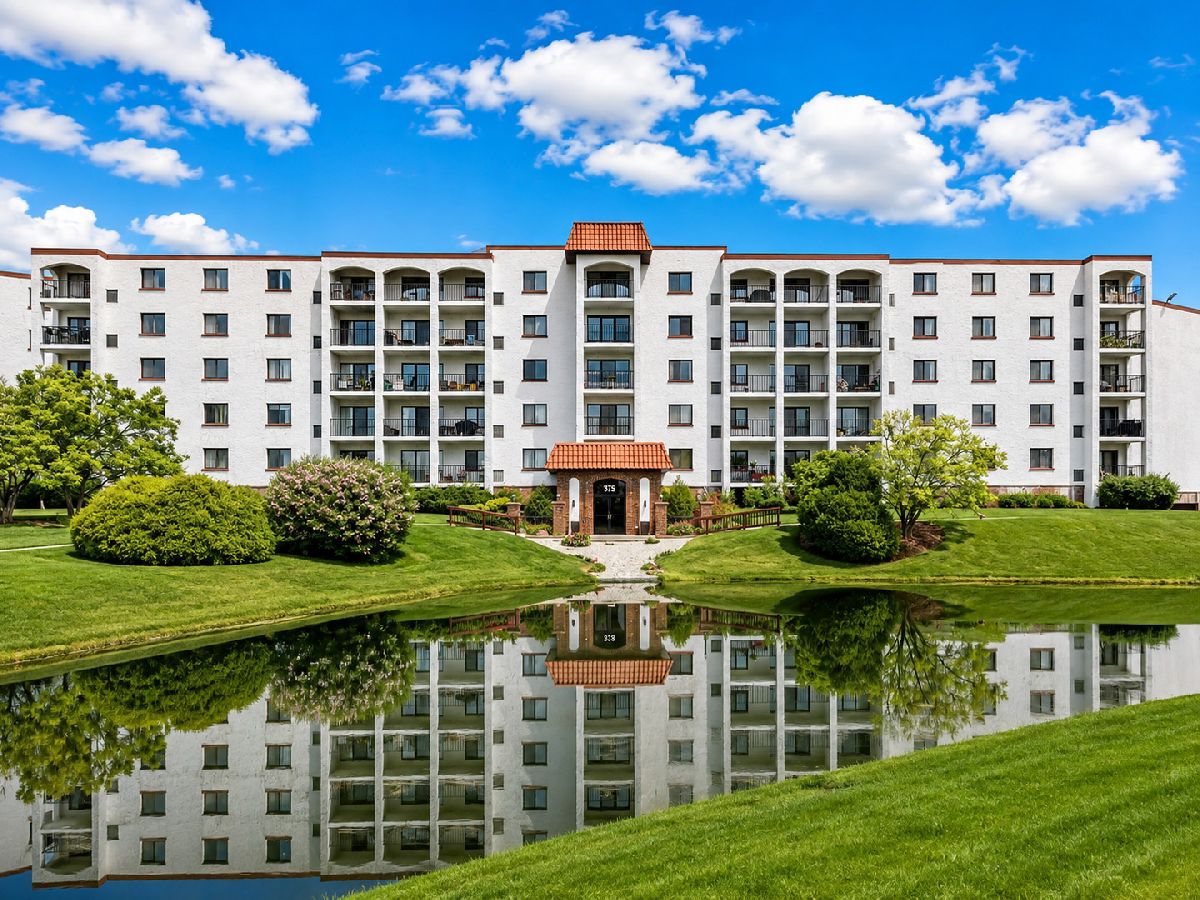  For Sale Wheeling Illinois, 375 Plum Creek Drive
