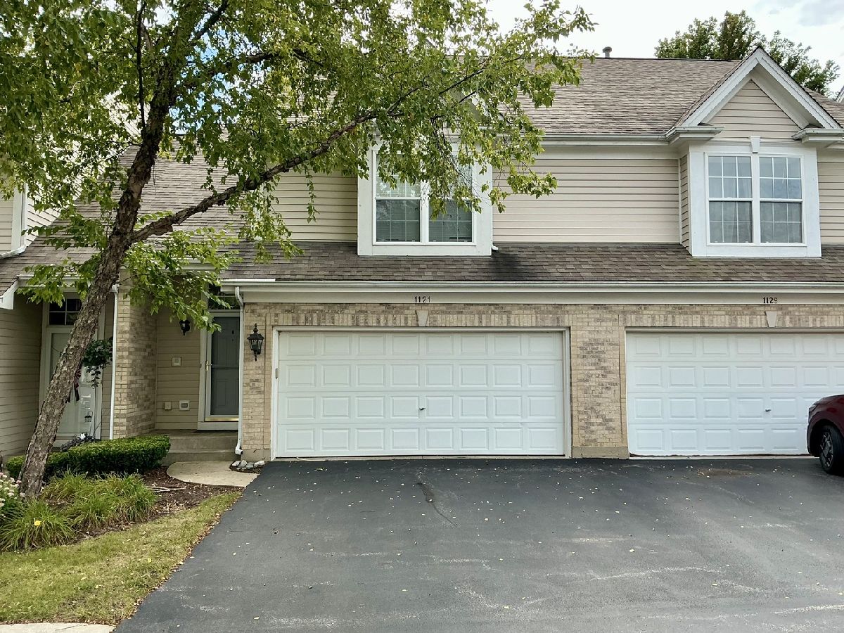 Townhomes For Sale Newhaven Cary Illinois, 1121 Danbury Drive