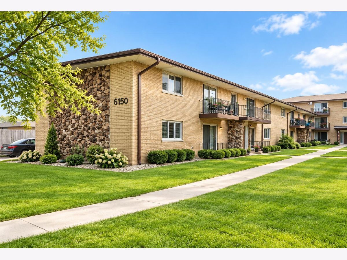 For Sale Countryside Illinois, 6150 Kensington Avenue