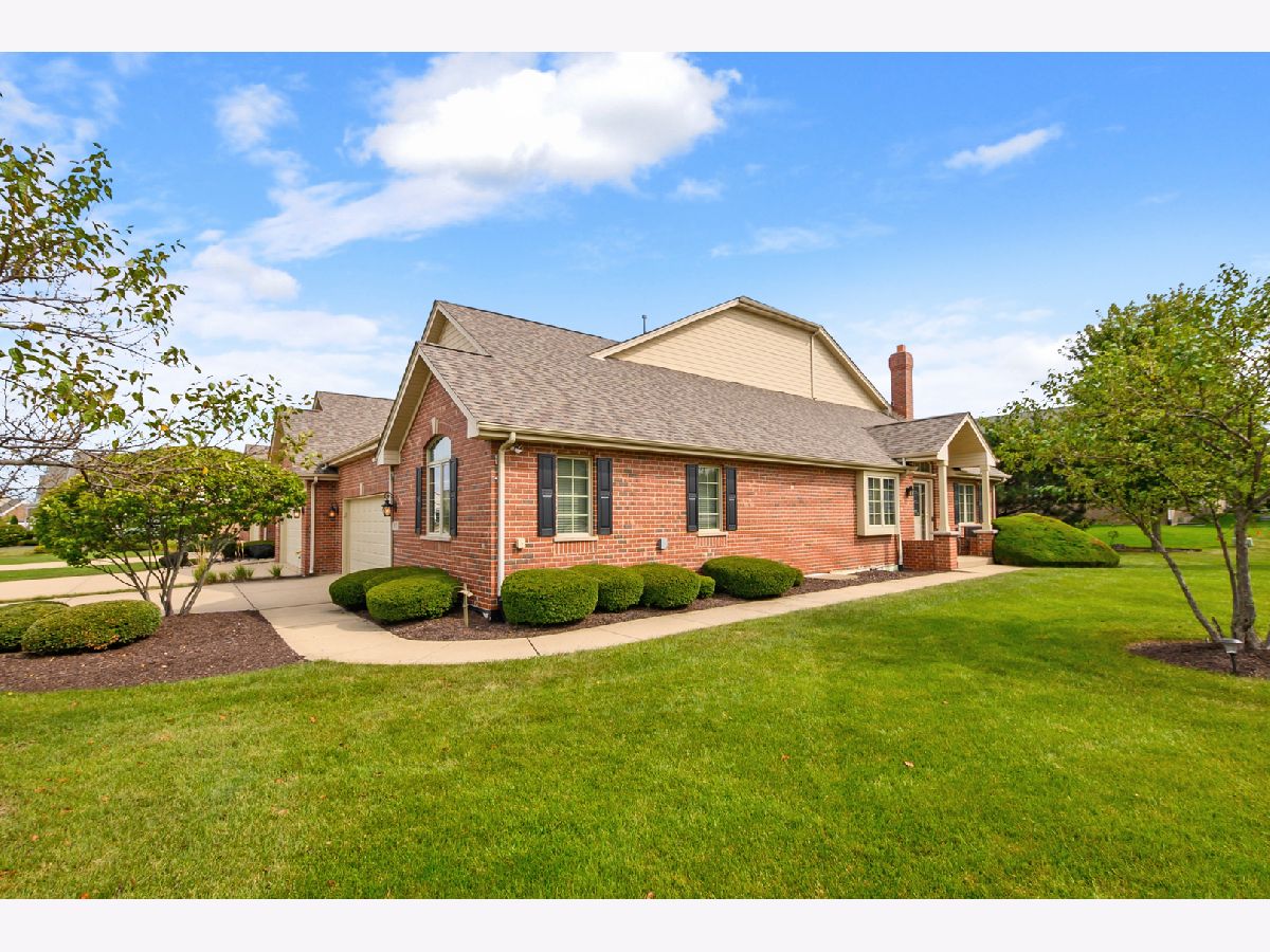 Homes & Condos & Townhomes For Sale Heather Glen New Lenox Illinois, 1876 Royalglen Drive