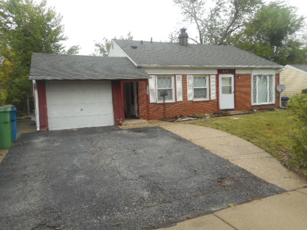  For Sale Sauk Village Illinois, 2111 219th Street