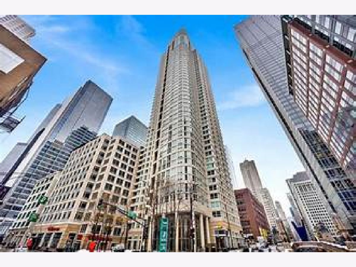 Condominiums For Rent The Sterling Chicago Illinois, 345 Lasalle