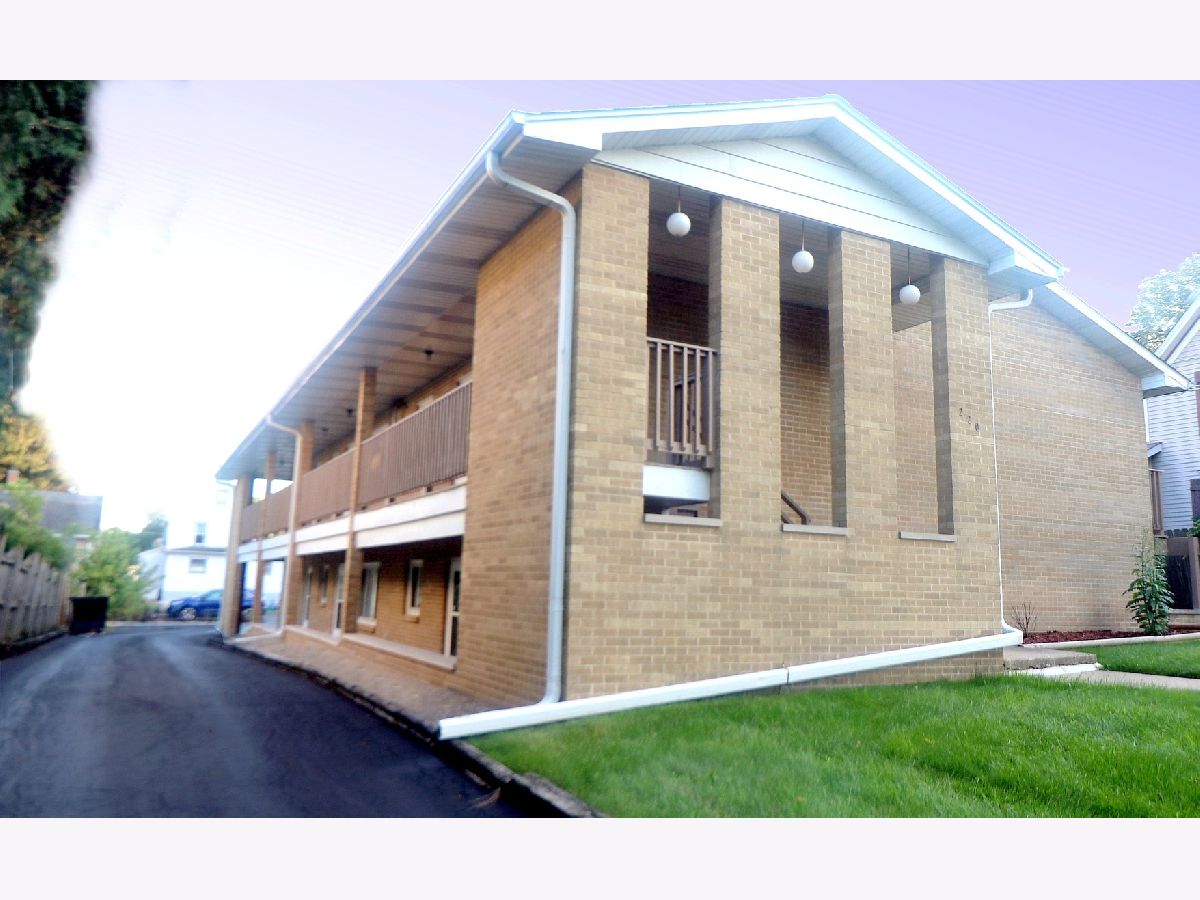  For Rent Woodstock Illinois, 220 Griffing