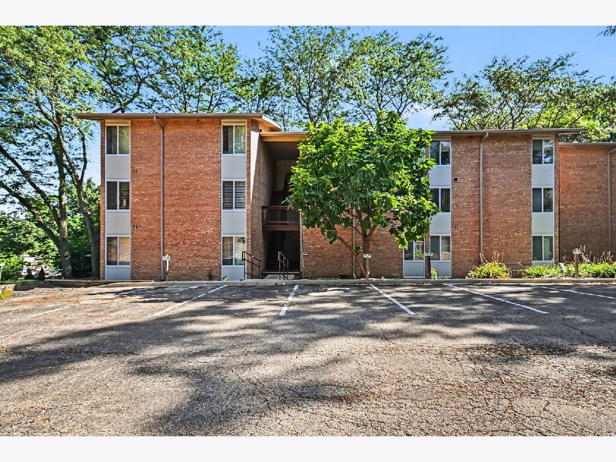  For Sale Lisle Illinois, 5811 Oakwood Drive