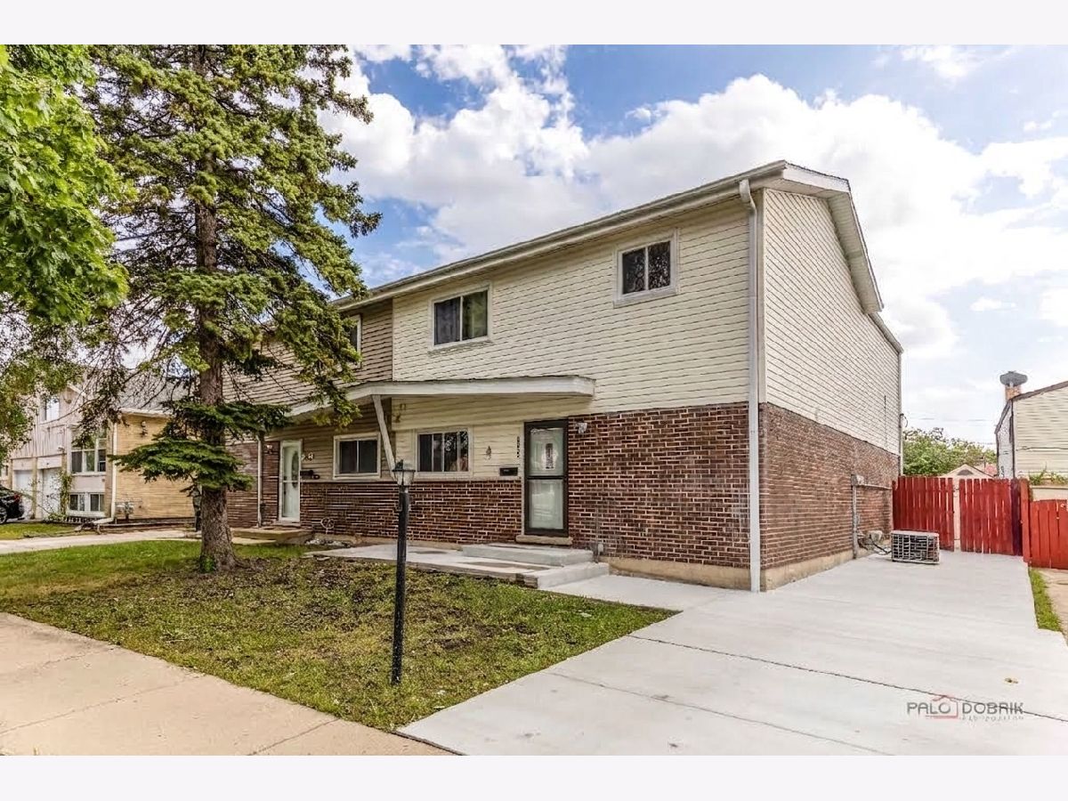  For Sale Des Plaines Illinois, 9105 Hollyberry Avenue