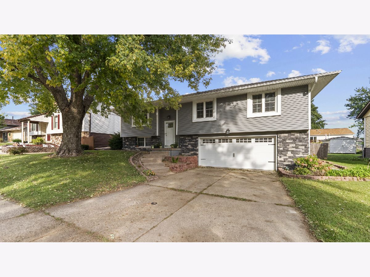 Homes For Sale Oak Brook Davenport Iowa, 5807 Fillmore Street